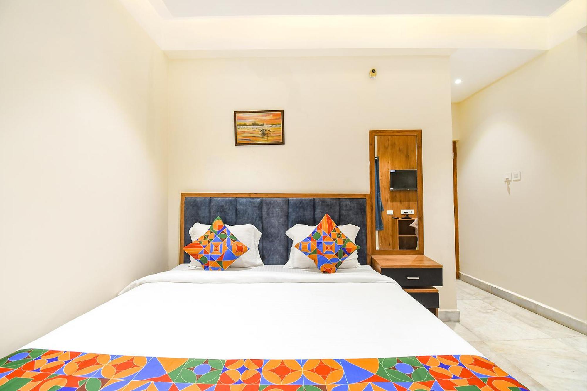 Fabhotel Prime The Golden Plaza - Nr Tarapith Temple Exteriör bild