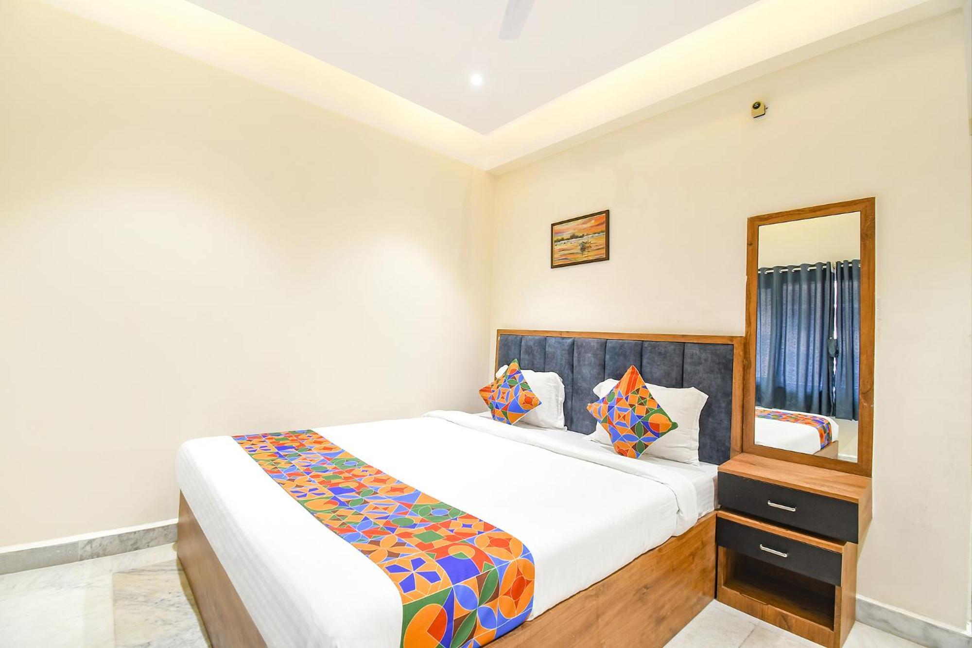 Fabhotel Prime The Golden Plaza - Nr Tarapith Temple Exteriör bild