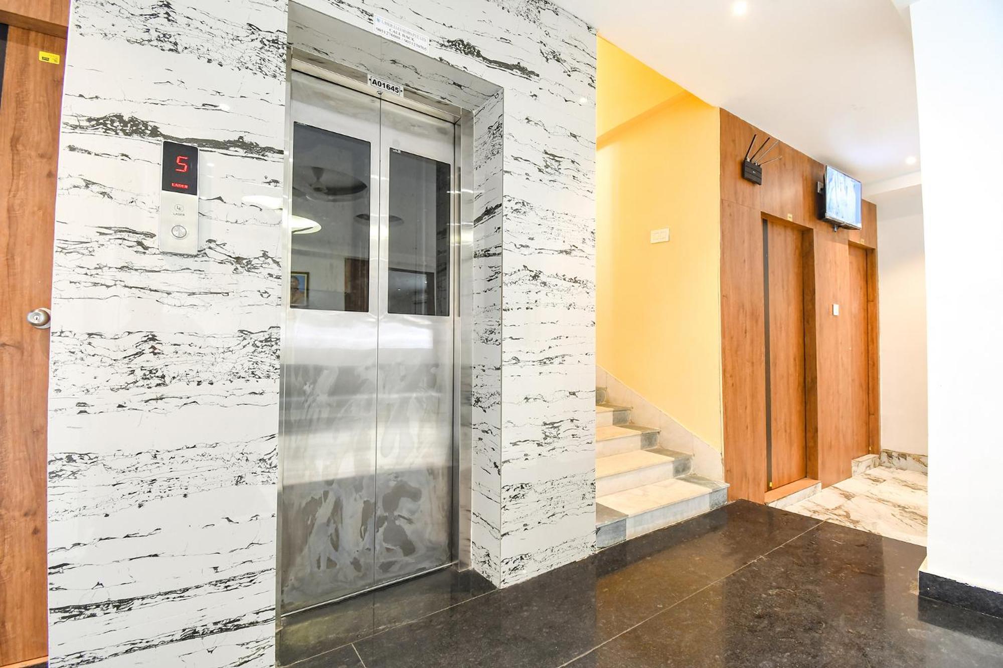 Fabhotel Prime The Golden Plaza - Nr Tarapith Temple Exteriör bild